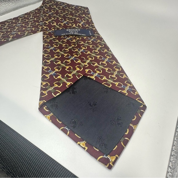 Brooks Brothers Basics Burgundy Equestrian Classic Silk Tie - Picture 3 of 6